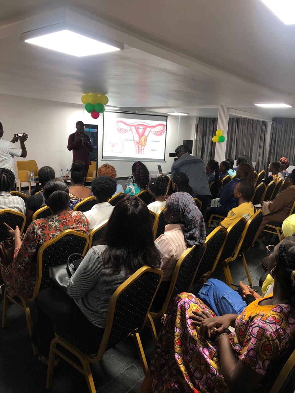 Ce jour, l’ONG VISA a marqué les esprits à l’Hôtel École Lébéné avec une séance de sensibilisation sur les cancers du sein et du col de l’utérus 💗